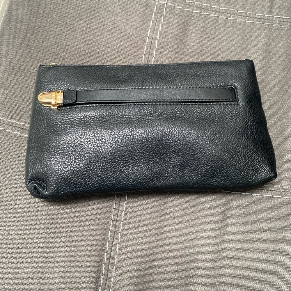Black clutch